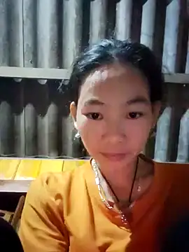 Snapshot of gio-thu chatting on 11.30.25 gio-thu online show from 11.30.25