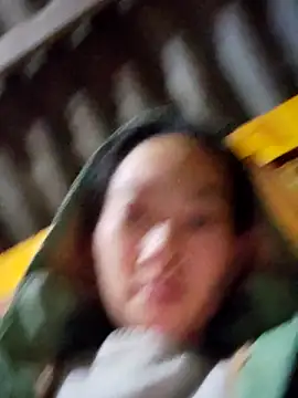 Snapshot of gio-thu chatting on 11.30.25 gio-thu online show from 11.30.25