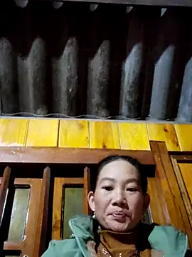 Snapshot of gio-thu chatting on 12.01.25 gio-thu online show from 12.01.25