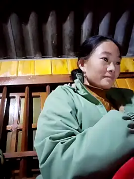 Snapshot of gio-thu chatting on 12.02.25 gio-thu online show from 12.02.25