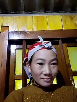 Snapshot of gio-thu chatting on 12.03.25 gio-thu online show from 12.03.25