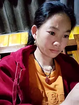 Snapshot of gio-thu chatting on 12.13.25 gio-thu online show from 12.13.25