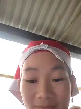 Snapshot of gio-thu chatting on 12.15.25 gio-thu online show from 12.15.25