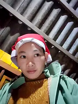 Snapshot of gio-thu chatting on 12.15.25 gio-thu online show from 12.15.25