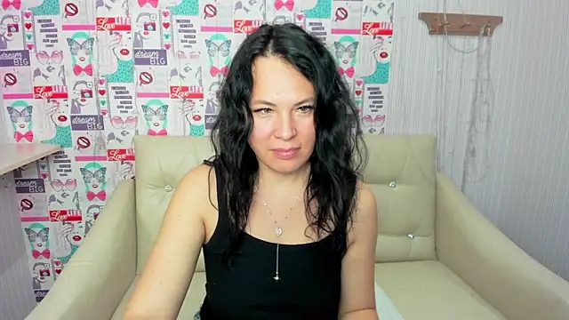 Snapshot of Victoria_Panther chatting on 11.04.25 Victoria Panther online show from 11.04.25