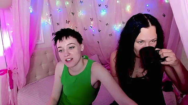 Snapshot of Victoria_Panther chatting on 11.15.25 Victoria Panther online show from 11.15.25