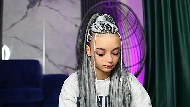 RachelRavee online show from 10.28.25