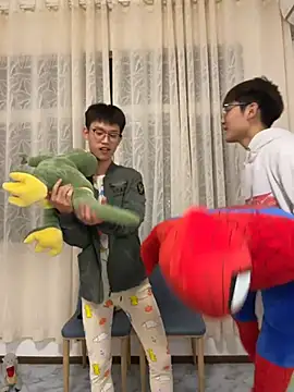 Snapshot of KK-cuteboy chatting on 10.13.25 KK-cuteboy online show from 10.13.25