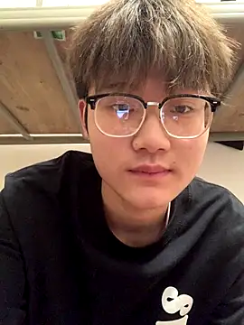 Snapshot of KK-cuteboy chatting on 11.28.25 KK-cuteboy online show from 11.28.25