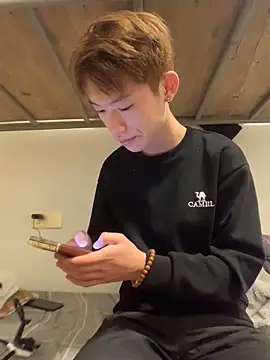 Snapshot of KK-cuteboy chatting on 12.02.25 KK-cuteboy online show from 12.02.25