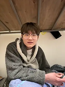 Snapshot of KK-cuteboy chatting on 12.04.25 KK-cuteboy online show from 12.04.25