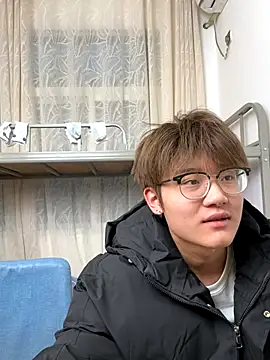 Snapshot of KK-cuteboy chatting on 12.16.25 KK-cuteboy online show from 12.16.25