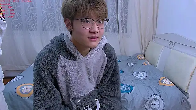 Snapshot of KK-cuteboy chatting on 12.18.25 KK-cuteboy online show from 12.18.25