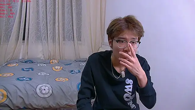 Snapshot of KK-cuteboy chatting on 12.23.25 KK-cuteboy online show from 12.23.25