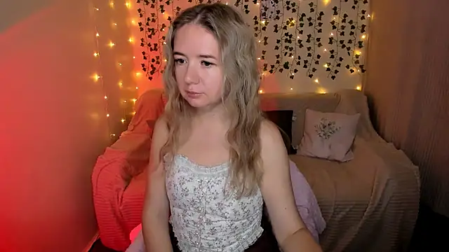 Evaa Braunn online show from 10.13.25