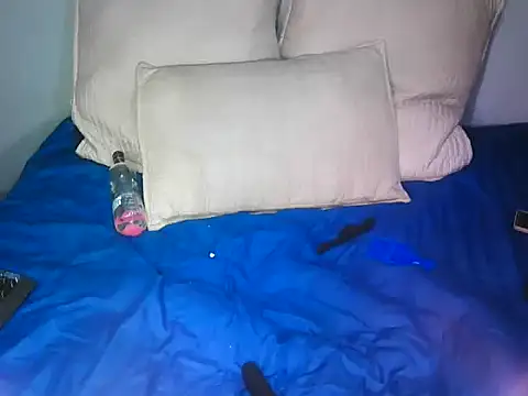 Snapshot of Bootyclit87xx chatting on 11.18.25 Bootyclit87xx online show from 11.18.25