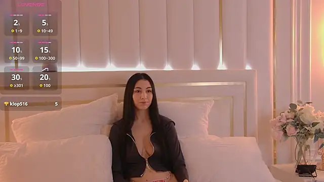 Snapshot of BettyLeen chatting on 10.09.25 BettyLeen online show from 10.09.25