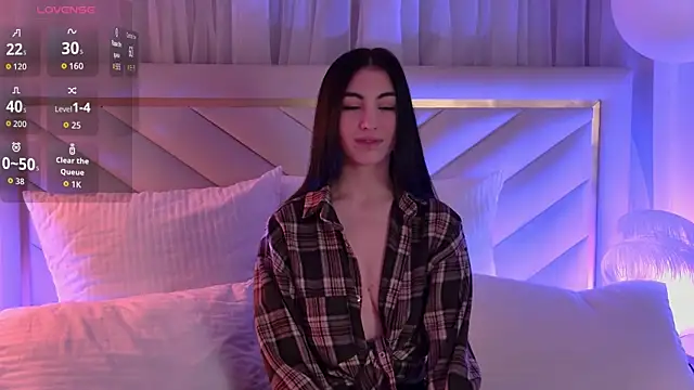 Snapshot of BettyLeen chatting on 12.15.25 BettyLeen online show from 12.15.25