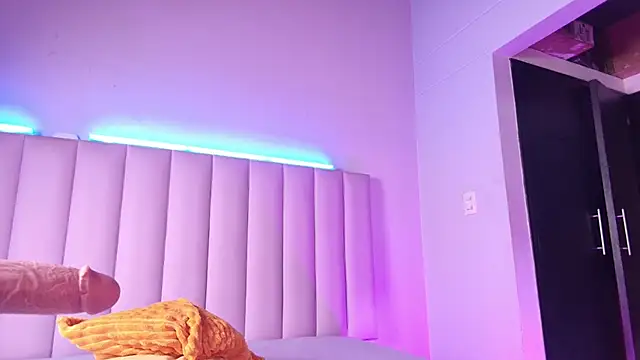 NatalieHeaveen online show from 12.04.25