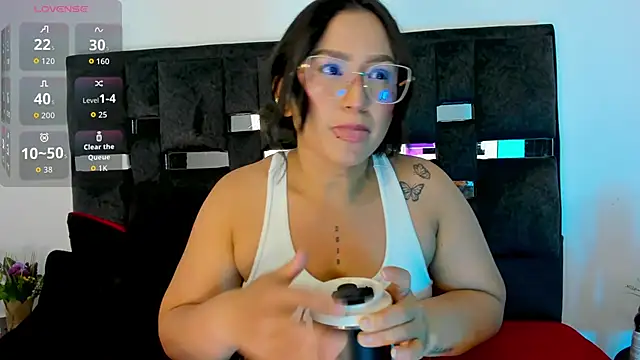 Snapshot of SussySunny_ chatting on 11.08.25 SussySunny online show from 11.08.25