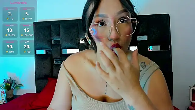 Snapshot of SussySunny_ chatting on 11.11.25 SussySunny online show from 11.11.25