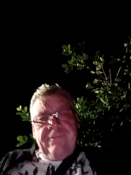 Snapshot of EleRohde chatting on 11.19.25 EleRohde online show from 11.19.25