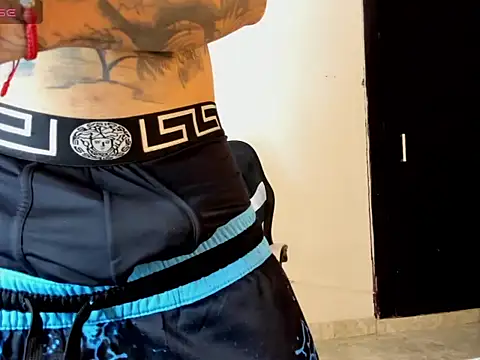 Snapshot of Cami_KingSex chatting on 10.14.25 Cami KingSex online show from 10.14.25