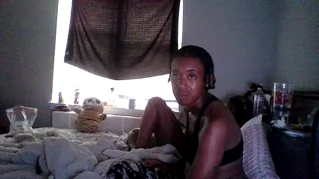 Snapshot of dezzidavill chatting on 06.23.26 dezzidavill online show from 06.23.26