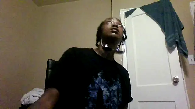 Snapshot of dezzidavill chatting on 07.28.26 dezzidavill online show from 07.28.26