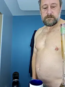 Snapshot of akstr8 chatting on 10.13.25 akstr8 online show from 10.13.25