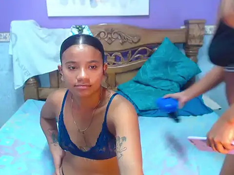 AmaliaAndAngely online show from 11.13.25