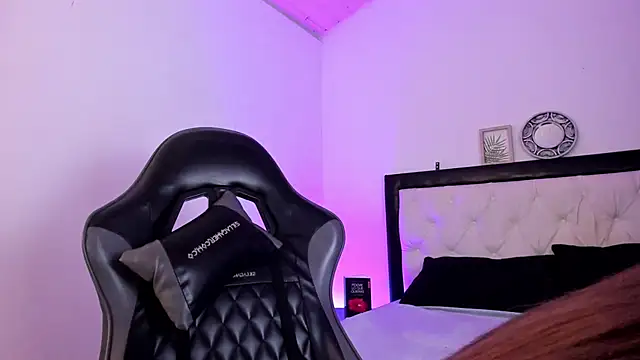 Sara Roades online show from 12.02.25