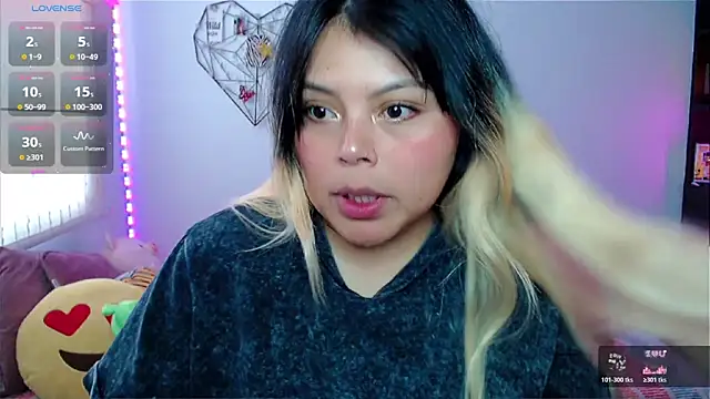EllieMoonX online show from 04.22.26