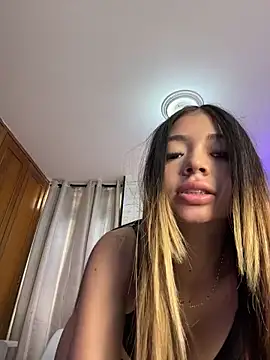 HoneyMollyX online show from 06.15.26