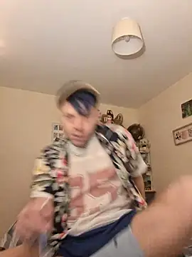 Snapshot of DelayedAnalog720 chatting on 11.21.25 DelayedAnalog720 online show from 11.21.25