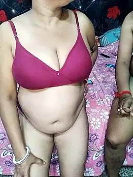 Snapshot of modhu82 chatting on 11.06.25 modhu82 online show from 11.06.25