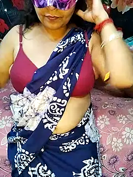 Snapshot of modhu82 chatting on 11.22.25 modhu82 online show from 11.22.25