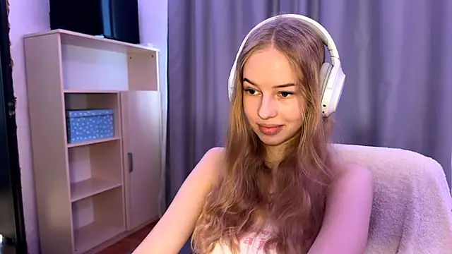 LunaCrave online show from 10.20.25