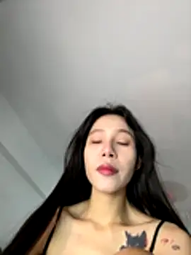 Snapshot of Mmo66 chatting on 11.27.25 Mmo66 online show from 11.27.25