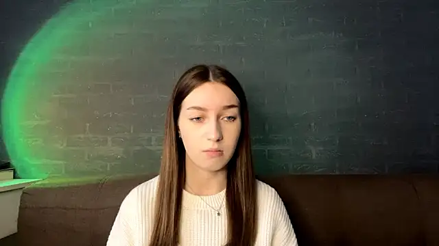 Snapshot of LingNikkel chatting on 10.30.25 LingNikkel online show from 10.30.25