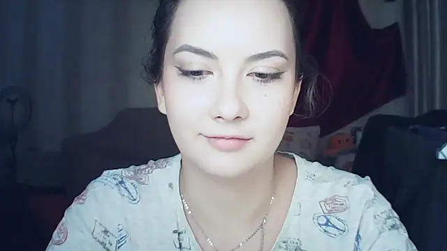 Snapshot of MoodieMira chatting on 11.26.25 MoodieMira online show from 11.26.25