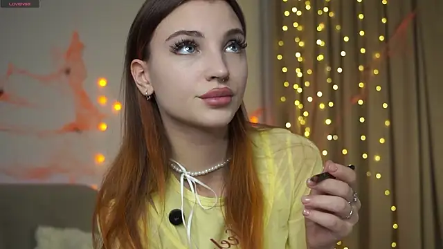 Snapshot of beckymadsons chatting on 11.19.25 beckymadsons online show from 11.19.25