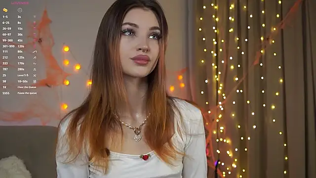 Snapshot of beckymadsons chatting on 11.24.25 beckymadsons online show from 11.24.25