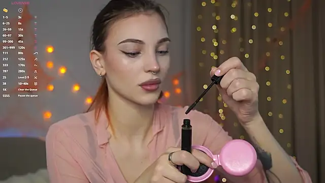 Snapshot of beckymadsons chatting on 12.02.25 beckymadsons online show from 12.02.25