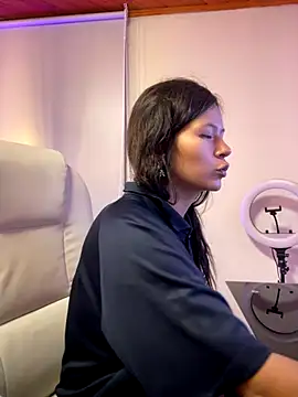 Ninfa pink online show from 11.21.25