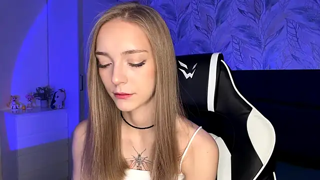 Snapshot of EvaPeace chatting on 11.02.25 EvaPeace online show from 11.02.25