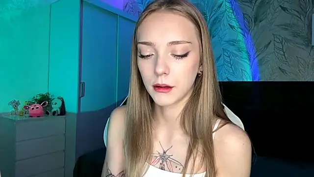 Snapshot of EvaPeace chatting on 11.14.25 EvaPeace online show from 11.14.25