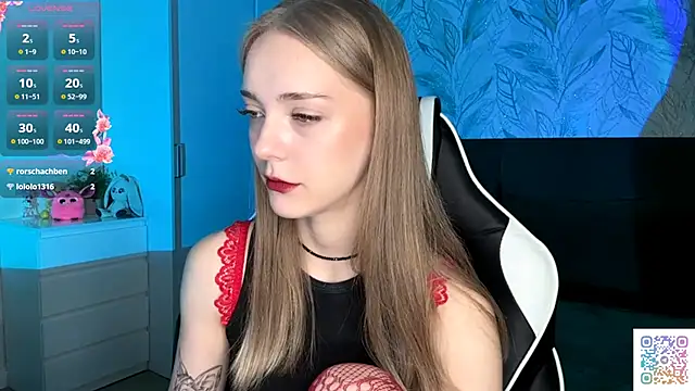 Snapshot of EvaPeace chatting on 11.20.25 EvaPeace online show from 11.20.25