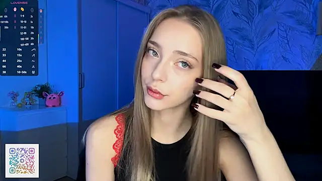 Snapshot of EvaPeace chatting on 11.24.25 EvaPeace online show from 11.24.25