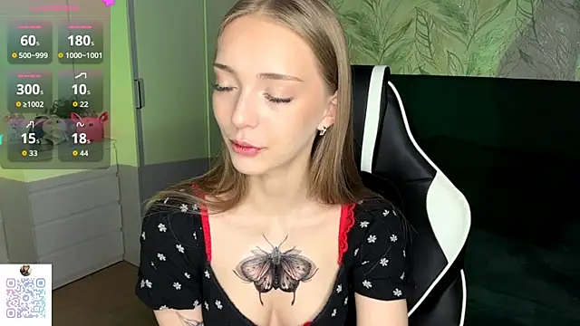 Snapshot of EvaPeace chatting on 11.29.25 EvaPeace online show from 11.29.25